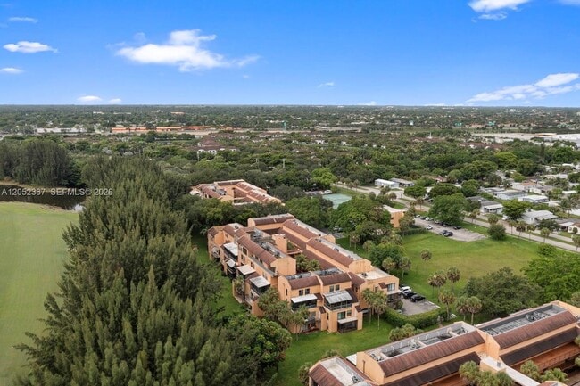 Building Photo - 430 Commodore Dr