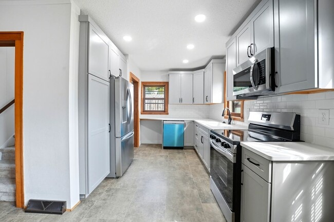 Building Photo - 411 Kingsley Ave