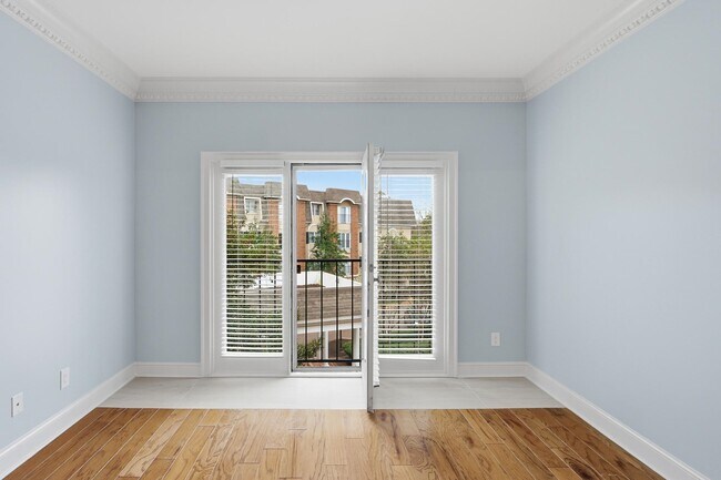 Building Photo - 5400 Park Ave