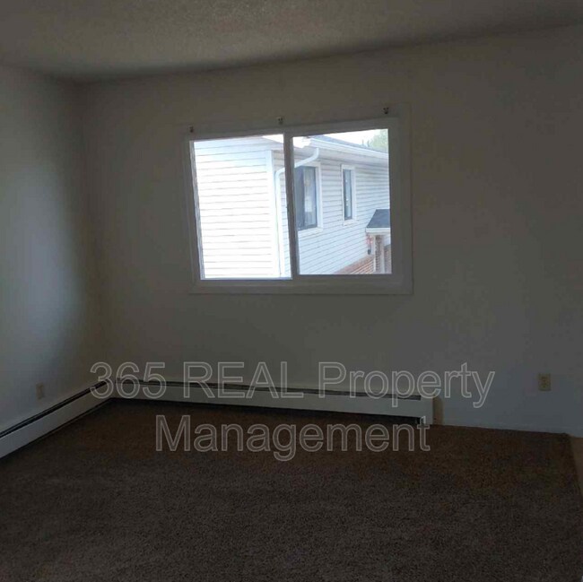 Building Photo - 204 14th St