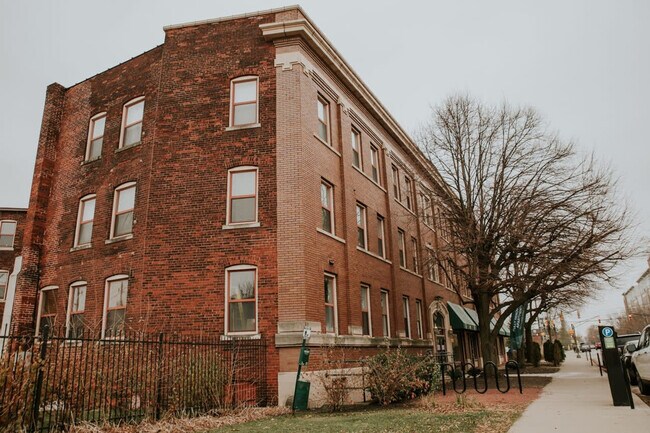 Building Photo - 615 N East St