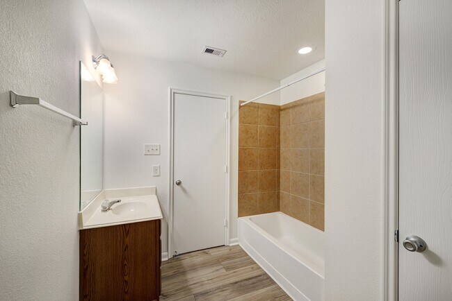 Building Photo - 19030 Bee Line Ct