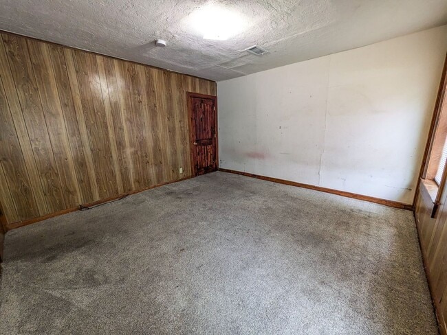 Building Photo - 3170 Roberts Ave