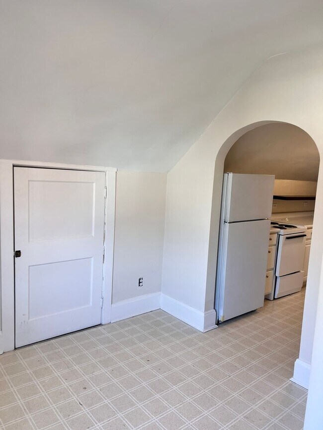 Building Photo - 3406 Erie Ave