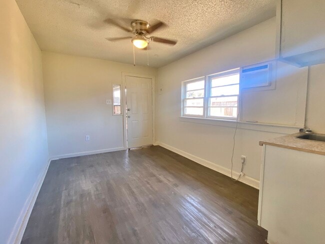 Building Photo - 2205 28th St