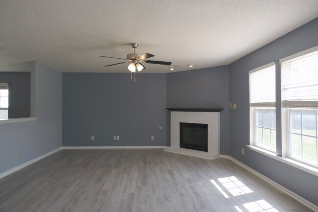 Building Photo - 6857 Maywood Cir