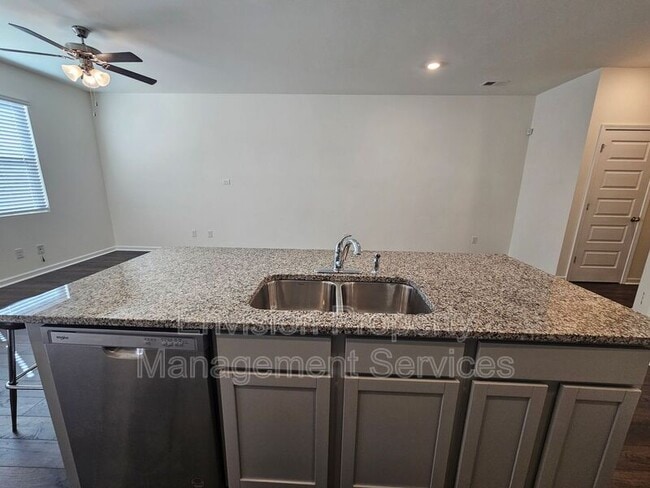 Building Photo - 611 Dairy Dr