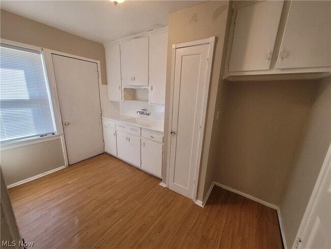 Building Photo - 255 E 250th St