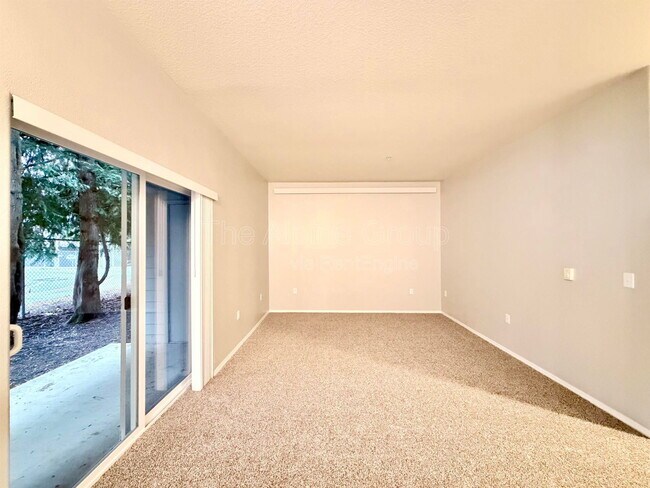 Building Photo - 10020 SW 125th Ave