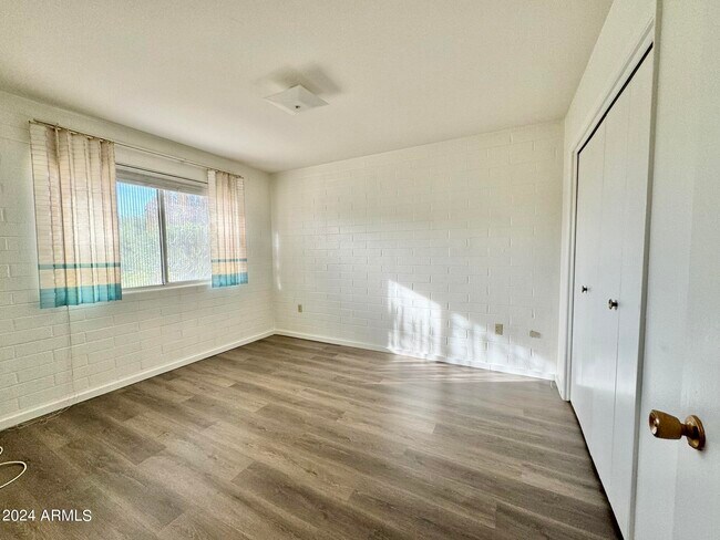 Building Photo - 10012 N 103rd Ave