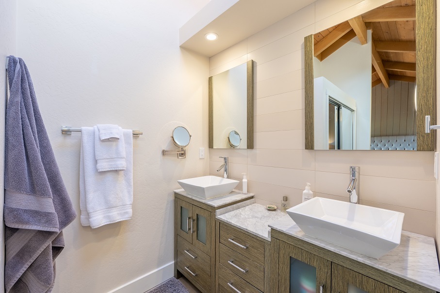 Building Photo - 7026 Valley Greens Cir