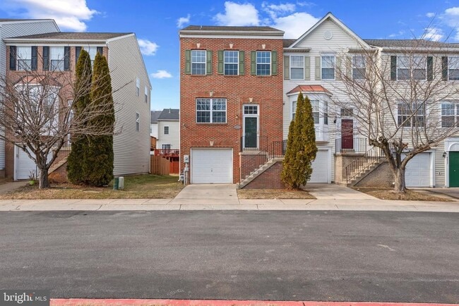 Building Photo - 8833 Hawthorne Ct