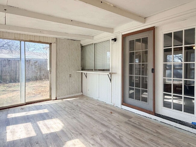 Building Photo - 3-Bedroom Home with 2 Full Baths in Crowley!