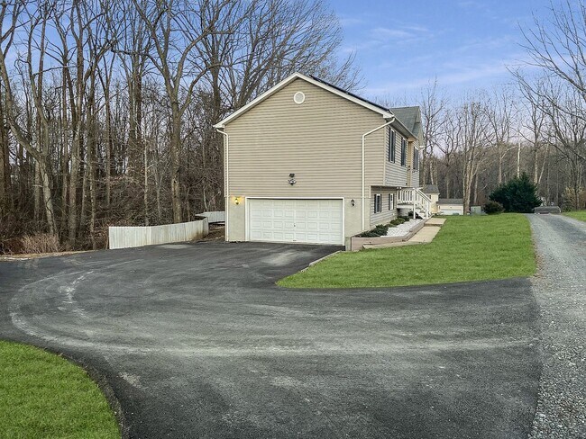 Building Photo - 3144 Holland Cliffs Rd