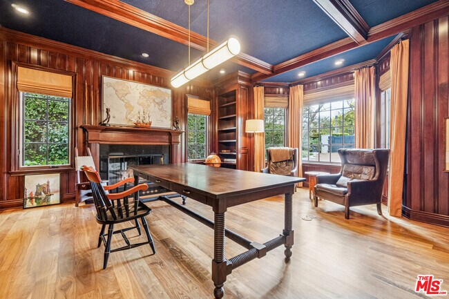 Building Photo - 458 Toyopa Dr