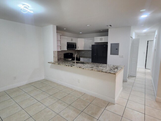 Building Photo - 6013 10th Ave N