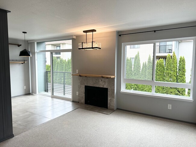 Building Photo - 2-bedroom, 2-bath Condo in Northgate. 2 pa...