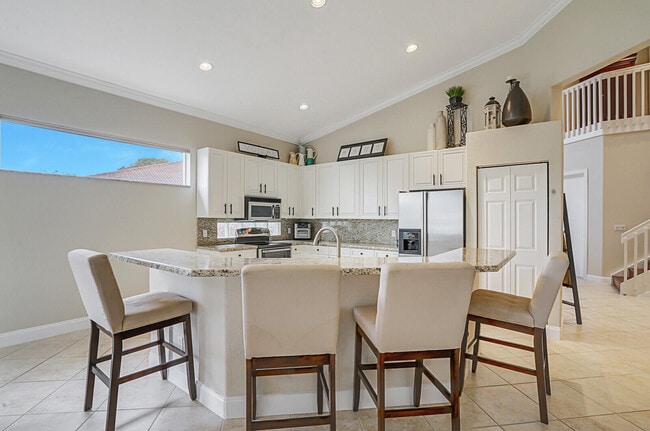 Building Photo - 2394 Kemps Bay