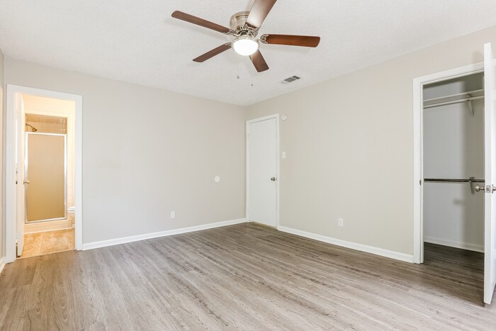 Building Photo - 12710 Pleasant View Dr