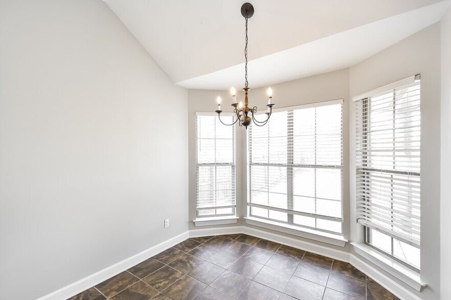 Building Photo - 8213 Park Pike