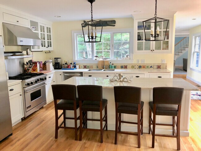 Building Photo - 10 Deer Path