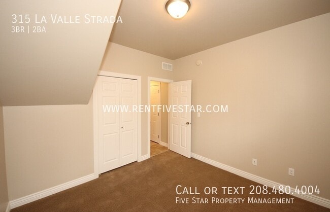 Building Photo - 315 La Valle Strada Ln