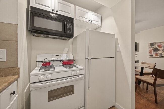 Building Photo - 2021 Southgate Blvd