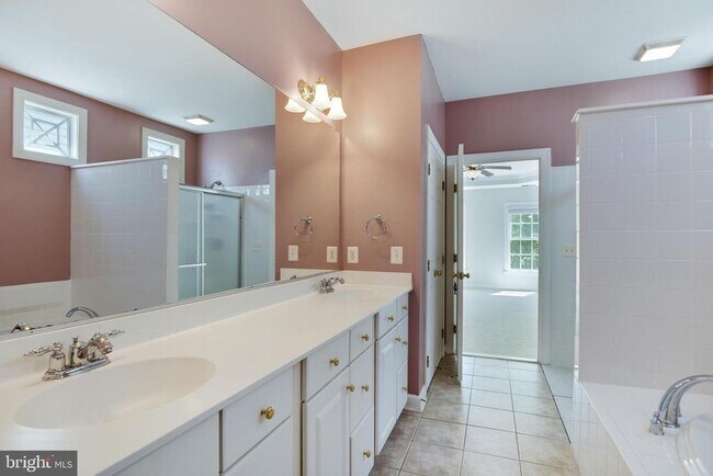 Building Photo - 8416 Churchside Dr