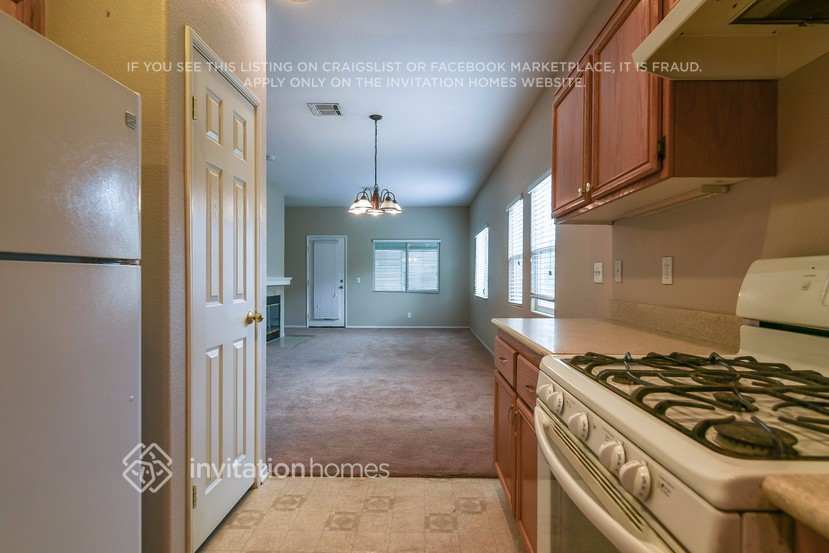 Building Photo - 43865 Gingham Ave