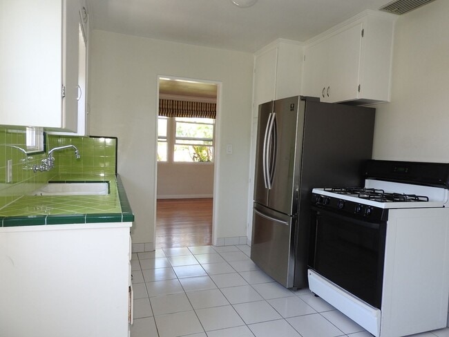 Building Photo - Beautiful Duplex with Ocean Breeze
