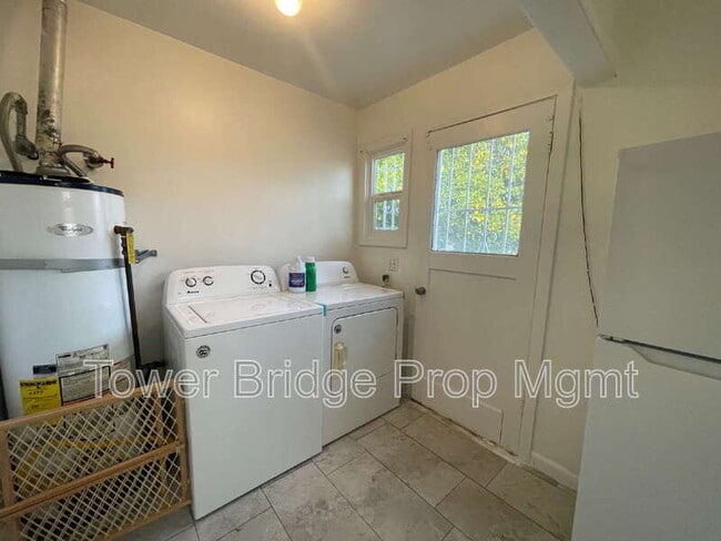 Building Photo - 2871 32nd Ave