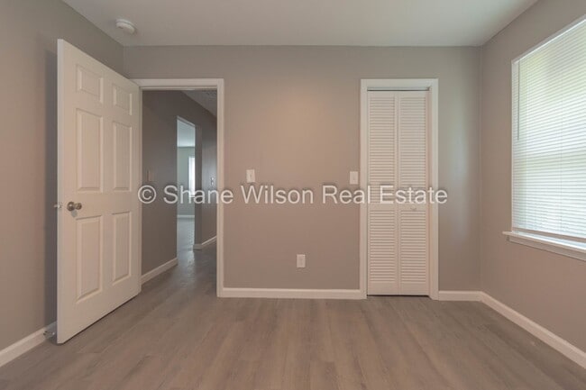Building Photo - Remodeled 2BR/ 1 BA home ready for easy li...
