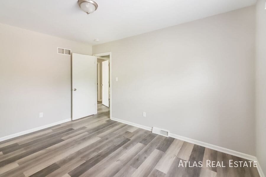 Building Photo - 408 NE Noeleen Ln