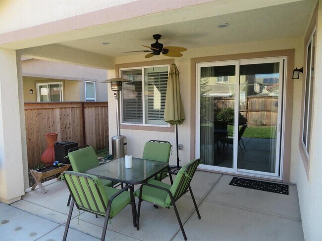 Building Photo - BRIGHT AND CLEAN 3 BED, 2 BATH, 1 STORY HOME IN ELK GROVE