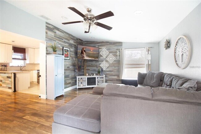 Building Photo - 6350 22nd Ave N