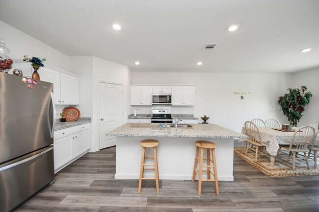 Building Photo - 4830 Highland Spgs Dr