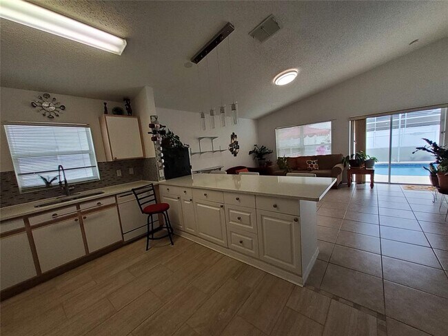 Building Photo - 944 Lockbreeze Dr