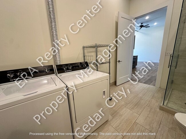 Building Photo - 2 bed / 1 bath Condo Living North End of Town - Newly Remodeled!