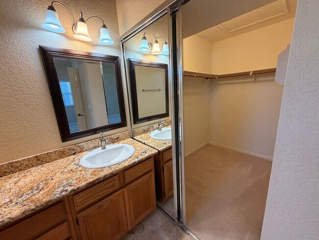 Building Photo - Beautiful Spacious Two Story Home in Pleasanton!