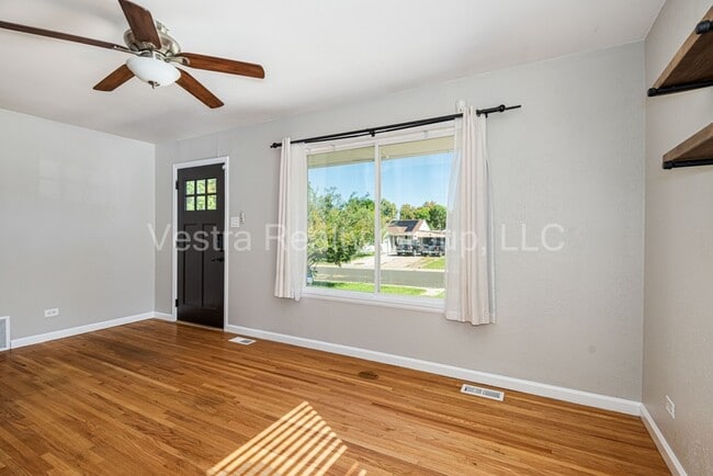 Building Photo - 2245 S King St