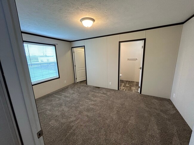 Building Photo - 691 Oregon St