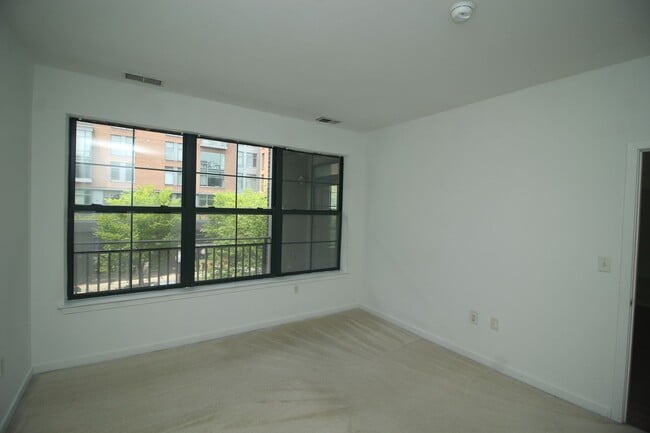 Building Photo - 2026/2027 JHU Off -Campus Gorgeous 2bd/2ba at The Lofts w/ W/D & A/C & more! Available 6/9/26