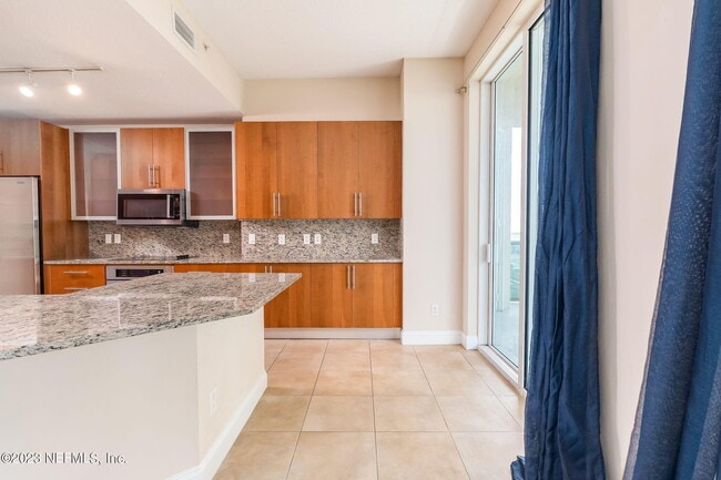 Building Photo - 1431 Riverplace Blvd