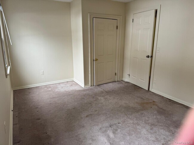 Building Photo - 41 Clove Rd