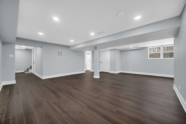 Building Photo - 11040 Cleveland Rd