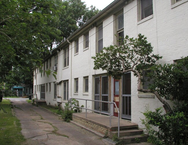 Primary Photo - 7301 Capitol St