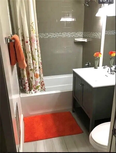 Bath #1 - 14718 W Magnolia Blvd