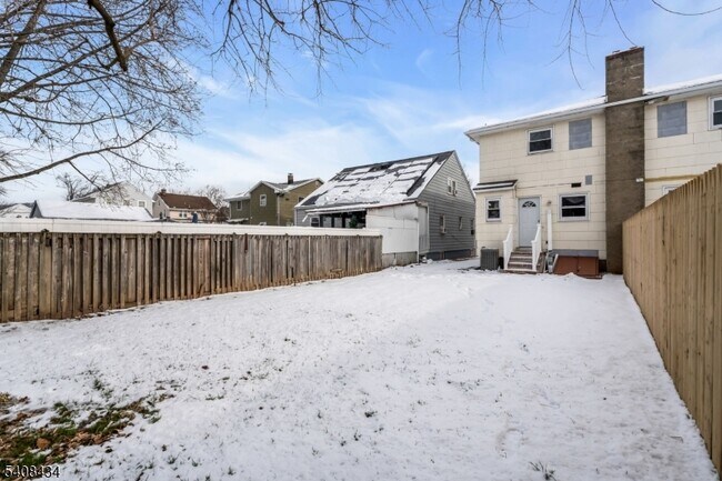 Building Photo - 417 Highland Pl