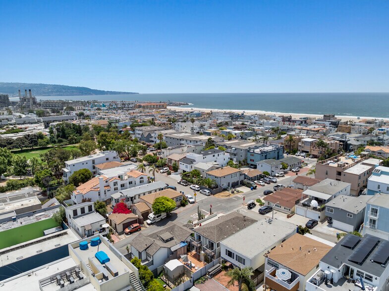 Building Photo - 606 Loma Dr