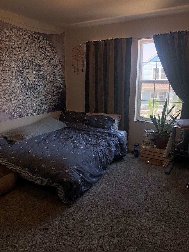 Master bedroom - 1173 Solitaire St